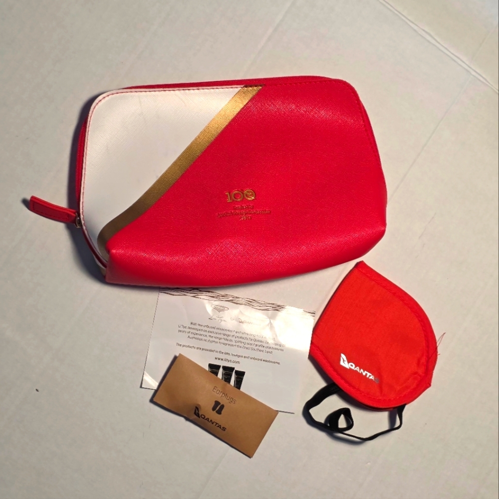 Australia Qantas Airlines Amenity Kit Toiletry Bag Earpluggs & Eye Mask Only